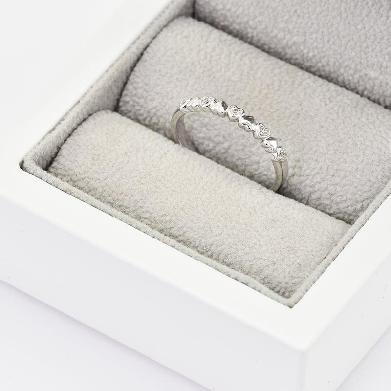 Prsteň s lab-grown diamantmi a srdiečkami a komfortný prsteň Dario 101990