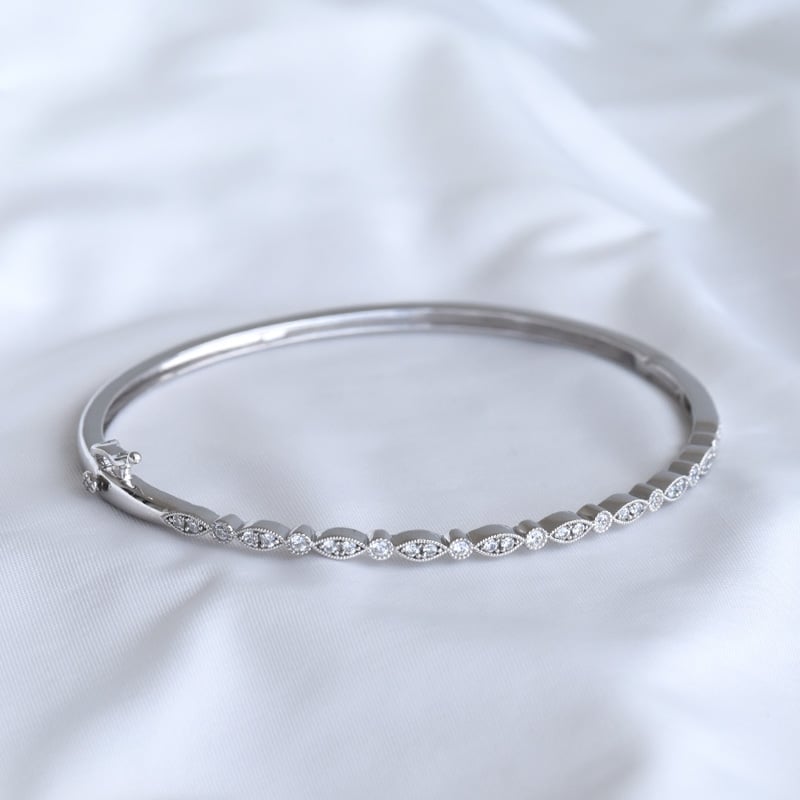 Strieborný náramok s blyšťavými lab-grown diamantmi Cressida 107990
