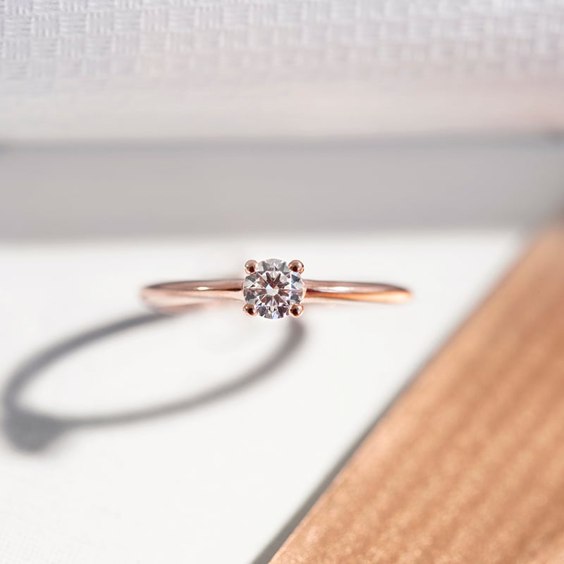 Elegantný zlatý prsteň s diamantmi Burnett 111430