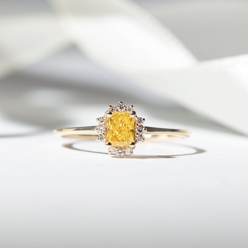 Halo prsteň s 0.32ct IGI certifikovaným žltým lab-grown diamantom Vicky