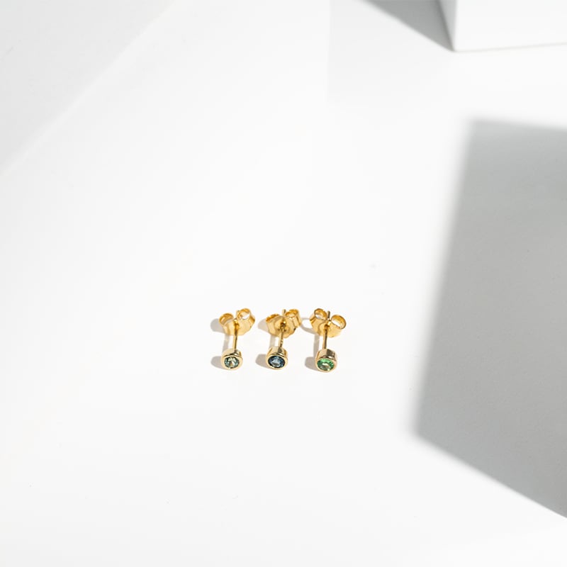 Minimalistické bezel náušnice s tsavorit granátmi Viosa 123350