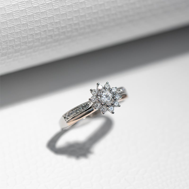 Zásnubný prsteň s diamantmi v tvare kvetiny Pola 125370
