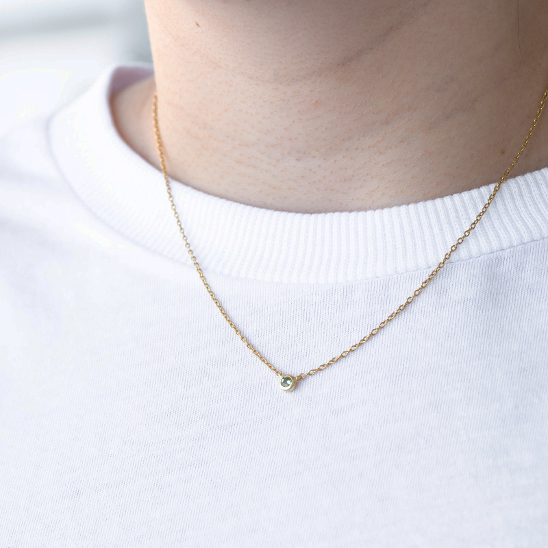 Minimalistický náhrdelník so zeleným zafírom Vieny 125560