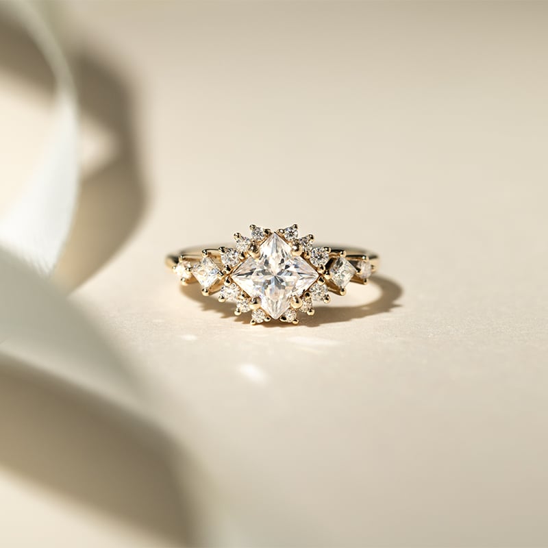 Zásnubný prsteň s princess certifikovaným lab-grown diamantom Nairne