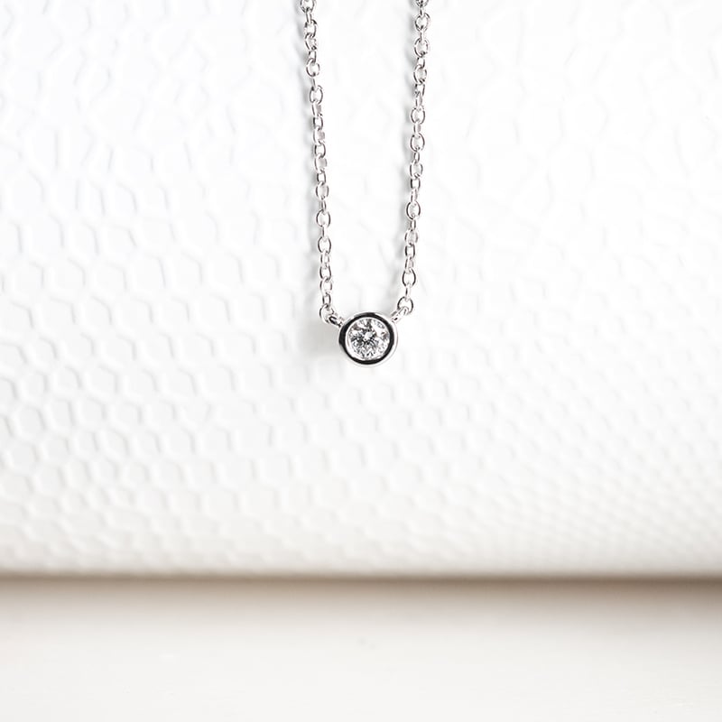 Minimalistický náhrdelník s diamantom Vieny 132090
