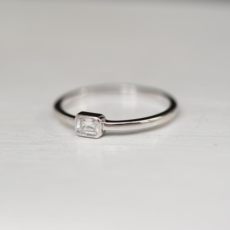 Zlatý zásnubný prsteň s emerald diamantom Unna