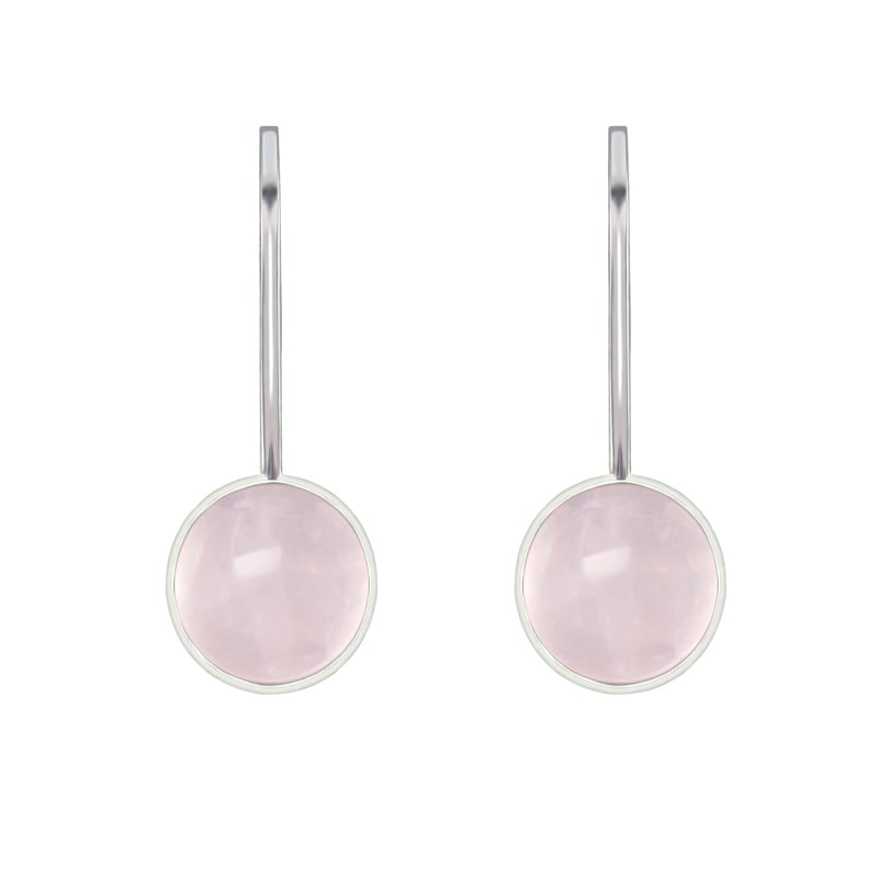 Rose quartz v strieborných náušniciach