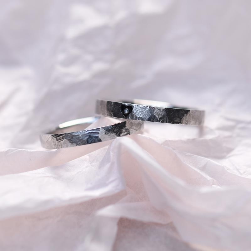 Svadobné obrúčky s gravírom a diamantom 49350