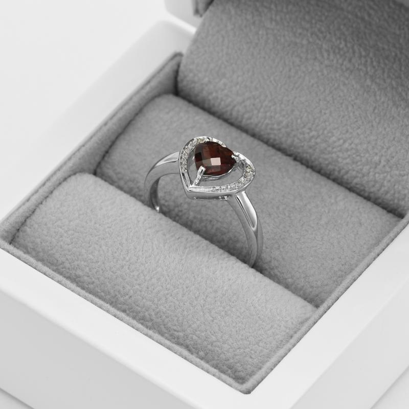 Granátové srdce v prsteni s diamantmi 51370