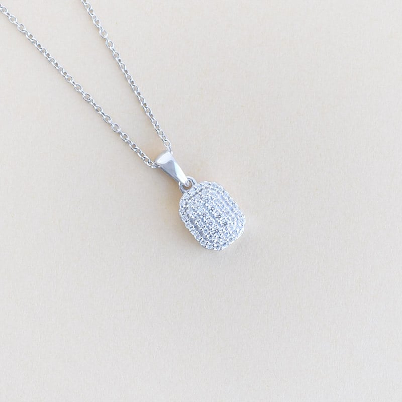 Elegantný prívesok s lab-grown diamantmi 95750