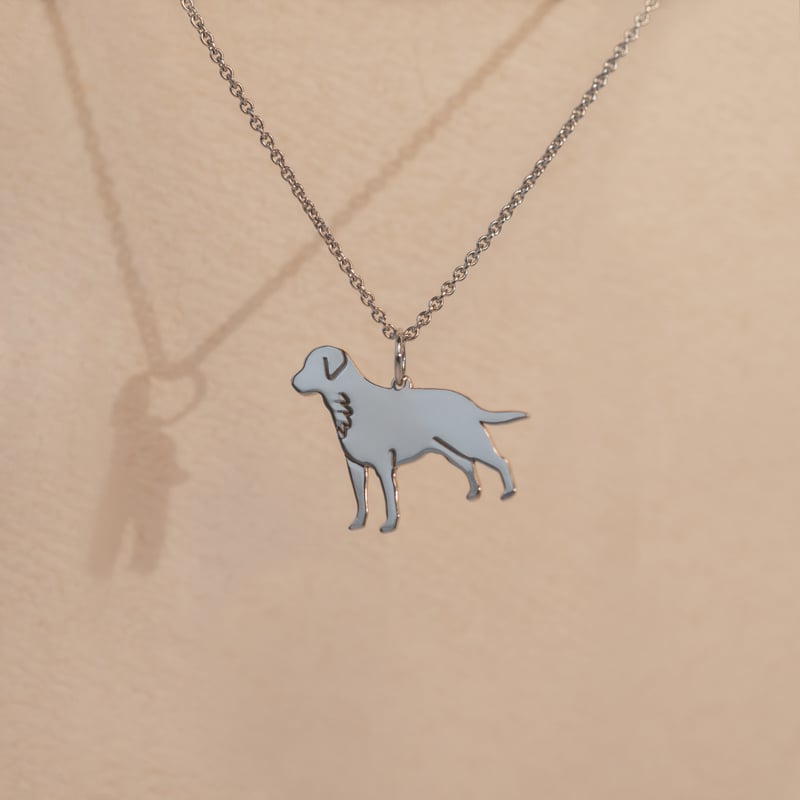 Strieborný prívesok v tvare psa s gravírom Labrador Retriever