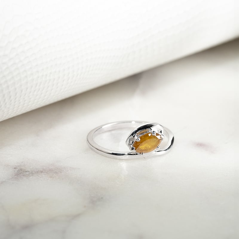Atypický zlatý prsteň s marquise salt and pepper diamantom Thera