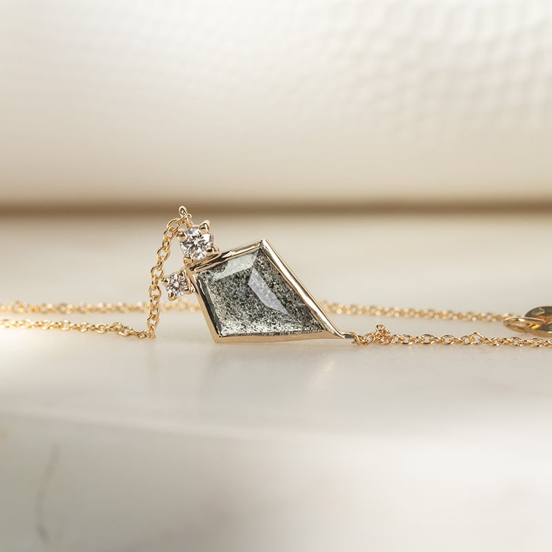 Náhrdelník s dendritickým krištáľom a diamantmi Luca 135481