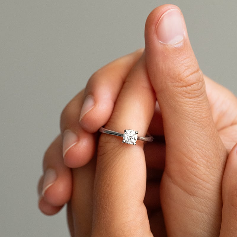 Zásnubný prsteň so srdiečkom a diamantom Lenal 144621