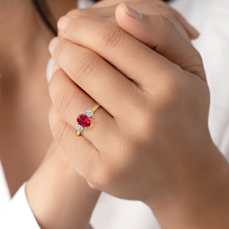 Zásnubný prsteň s lab-grown rubínom a diamantmi Brink