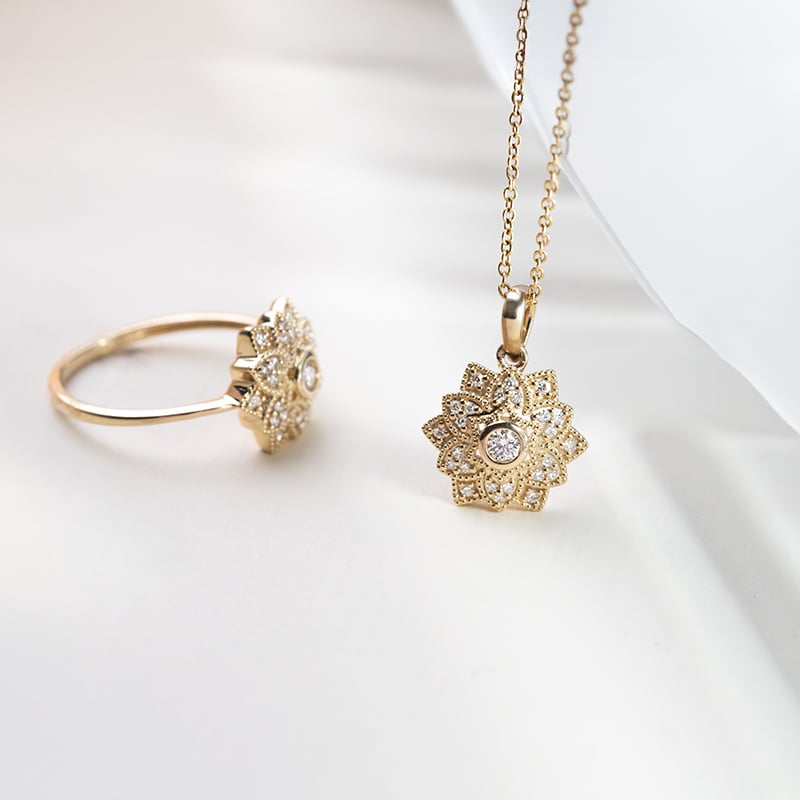 Diamantový prívesok v tvare kvetiny Adalene 152261