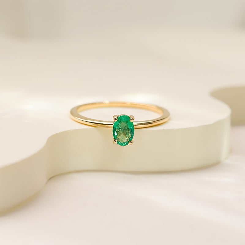 Elegantný zásnubný prsteň s oval smaragdom Frost