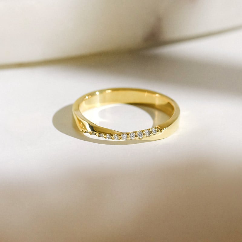 Zlaté prepletené svadobné obrúčky s diamantmi Aleisha 154451