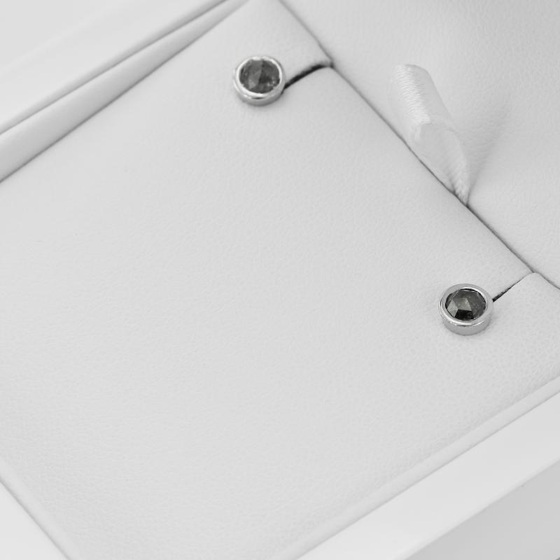 Zlaté bezel náušnice s 4mm čiernymi diamantmi 38521