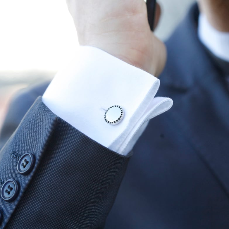 Okrúhle gombíky na manžety s čiernymi diamantmi 60391