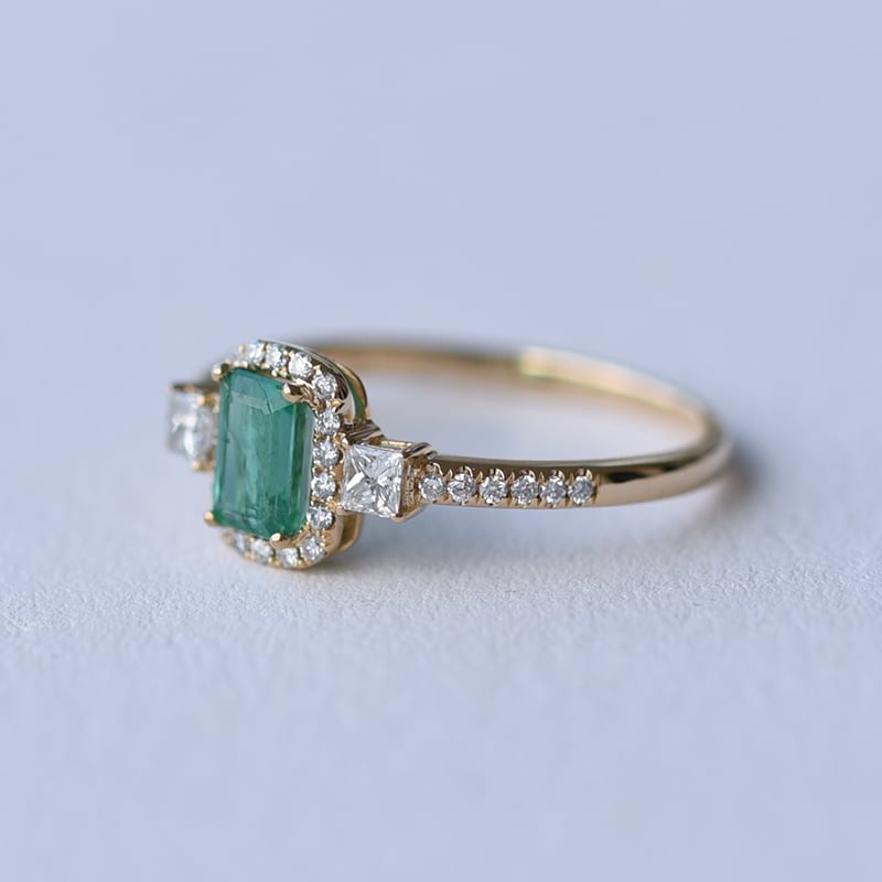 Zlatý prsteň s emerald smaragdom a diamantmi Xely