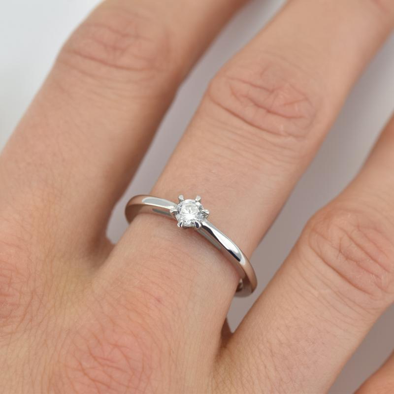 Zlatý prsteň s certifikovaným diamantom Oria 64801