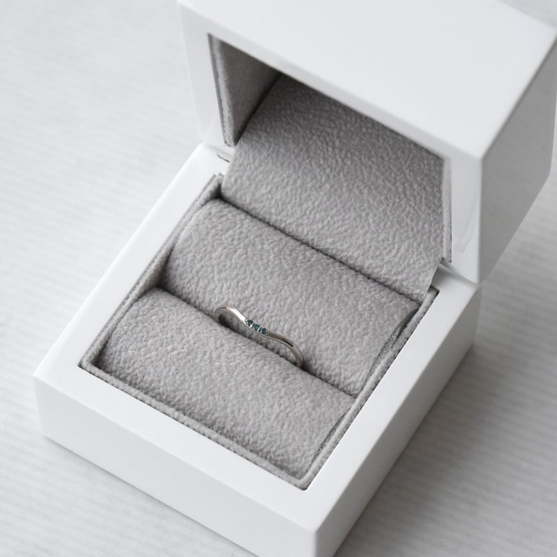 Strieborný prsteň s diamantmi 73051