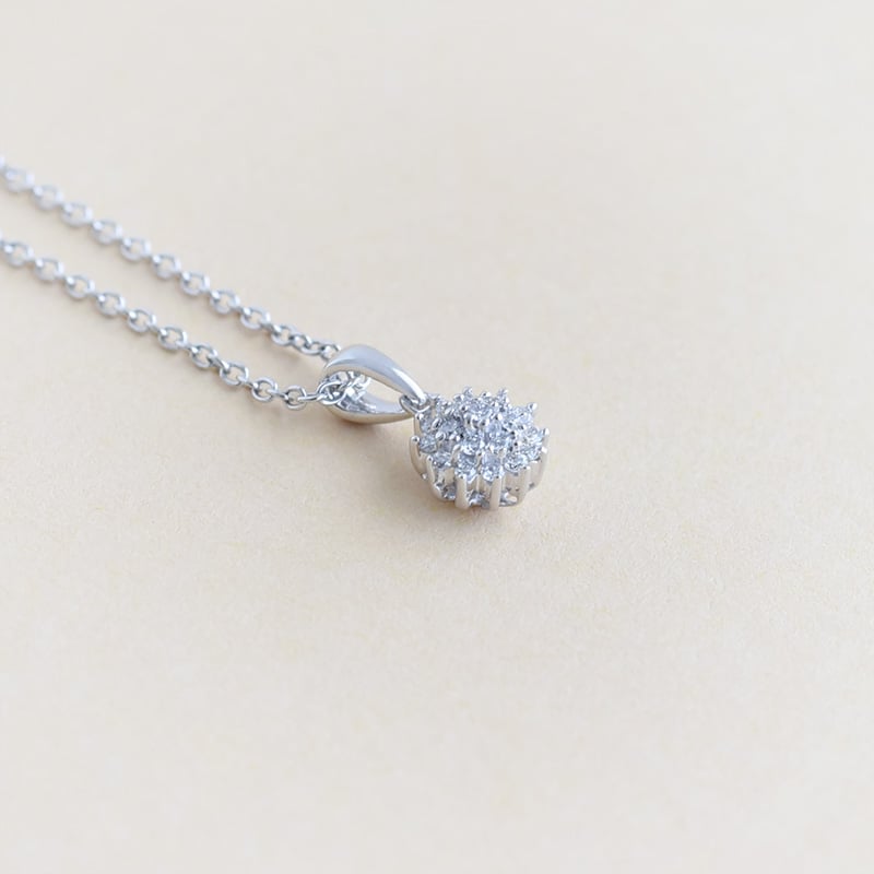 Elegantný prívesok s diamantmi 95991