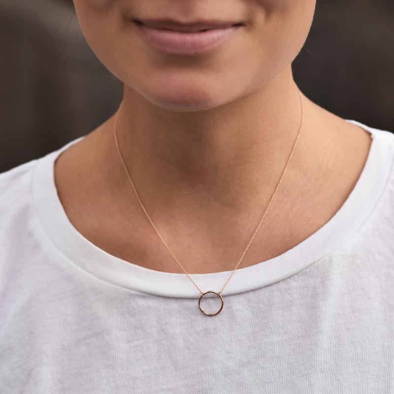 Strieborný náhrdelník minimalistického tvaru Karma 103612