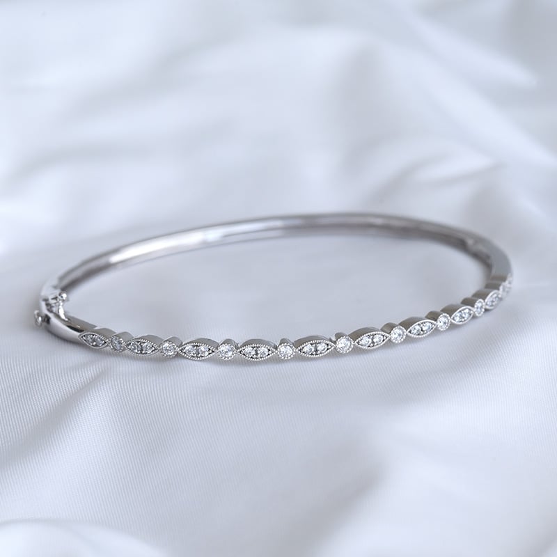 Strieborný náramok s blyšťavými diamantmi Cressida 107392