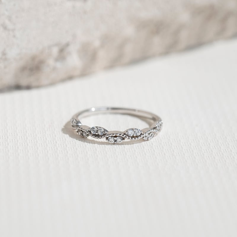 Nežný eternity prsteň s diamantmi Izabelle