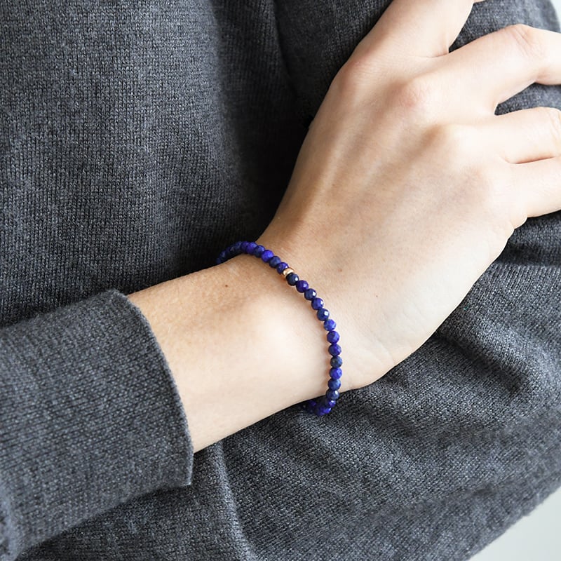Strieborný náramok s lapis lazuli korálkami Jakira