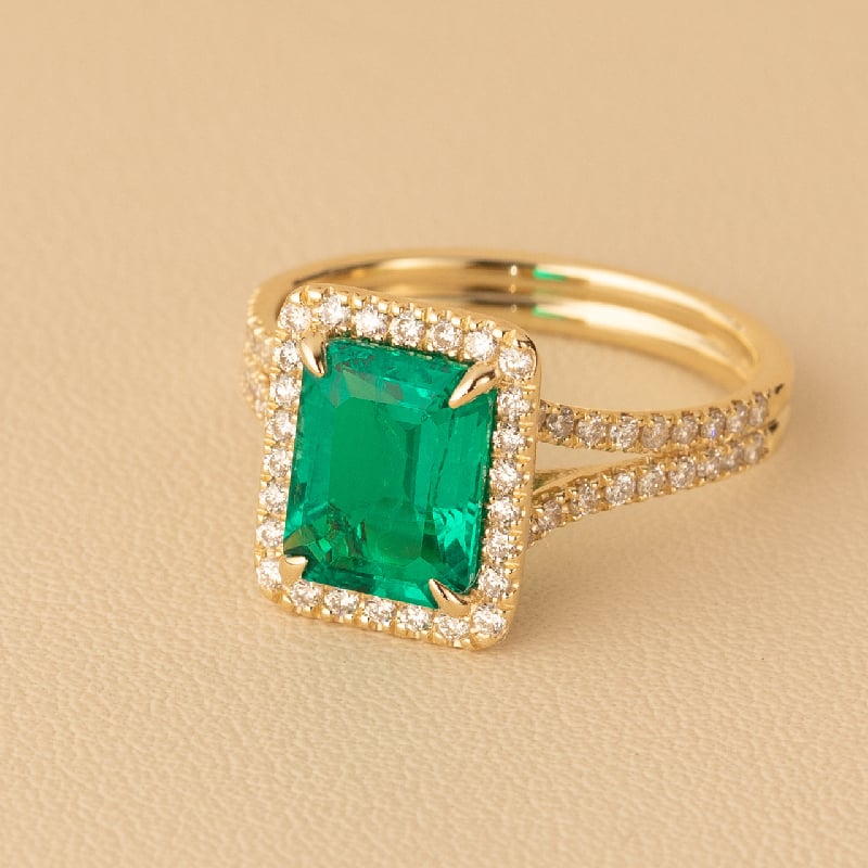 Zlatý halo prsteň s emerald lab-grown smaragdom a diamantmi Billy