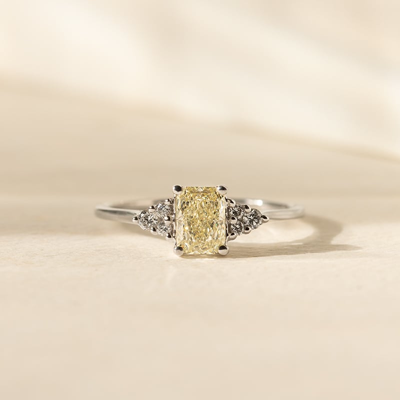 Zlatý zásnubný prsteň s 0.60ct GIA certifikovaným diamantom Rhea 139322