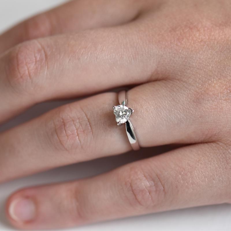 Zlatý zásnubný prsteň so srdcovým diamantom Heraty 22372