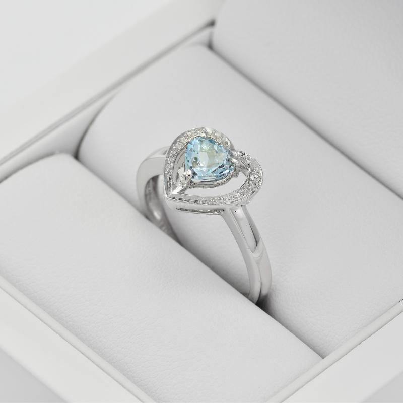 Zlatý prsteň s akvamarínovým srdcom a diamantmi Lily