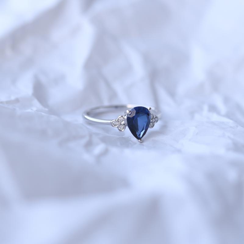 Prsteň so zafírom a diamantmi 52352