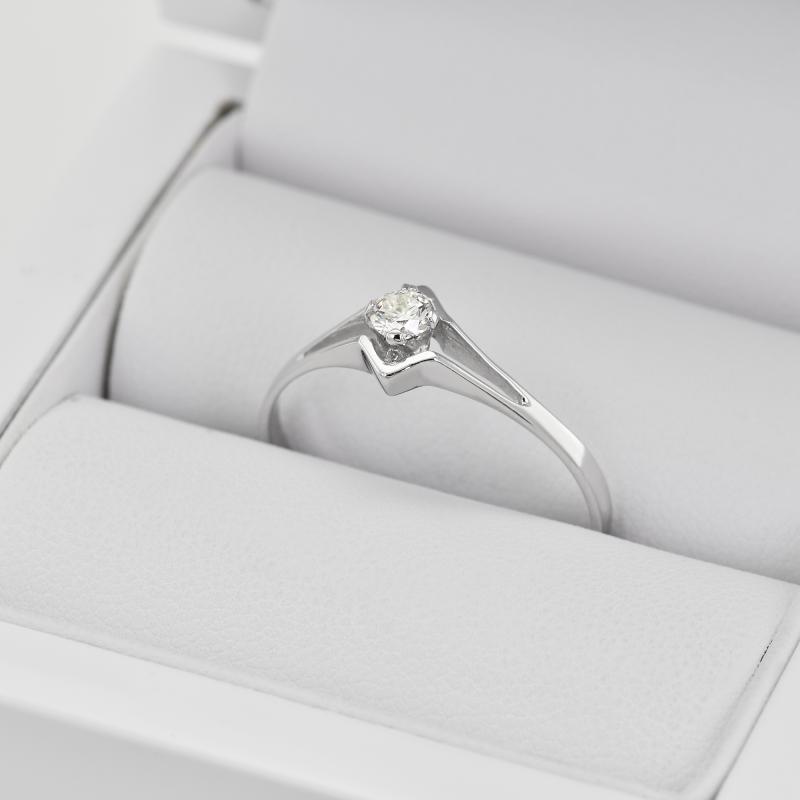 Prsteň s certifikovaným diamantom 6542