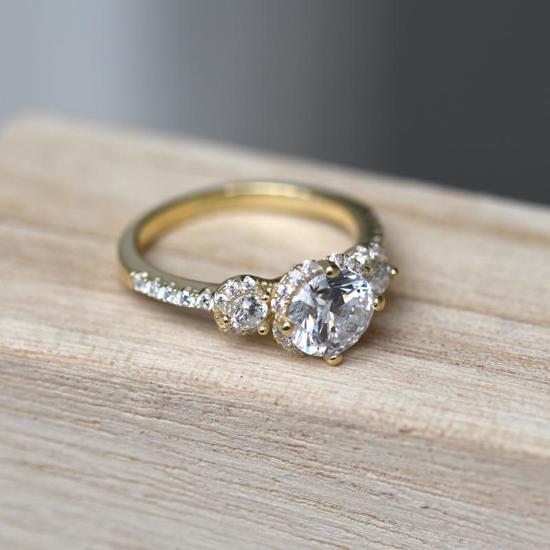 Prsteň s tromi diamantmi 66082