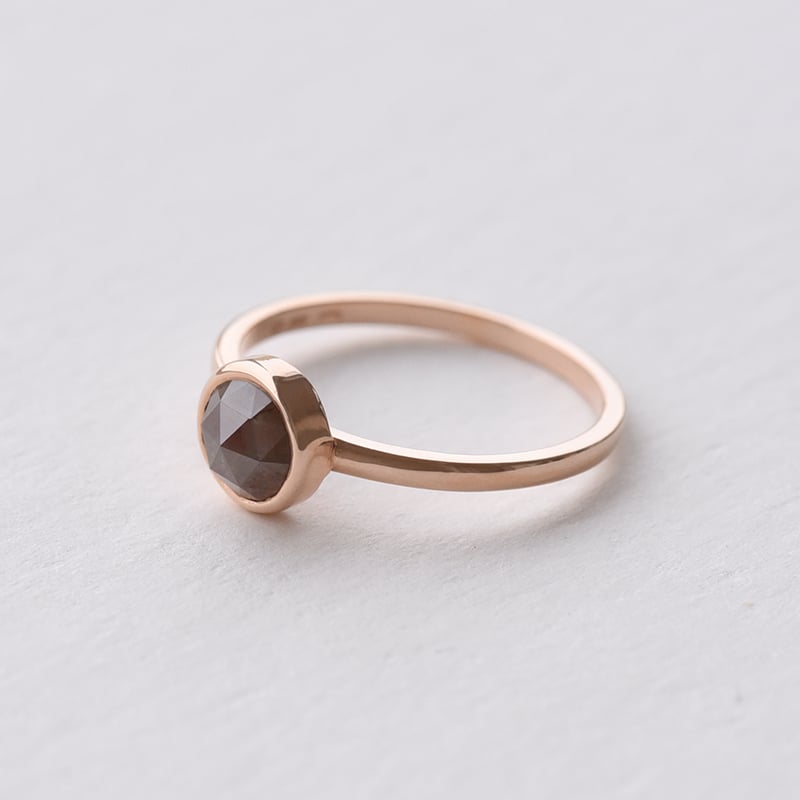 Minimalistický prsteň s diamantom 74682