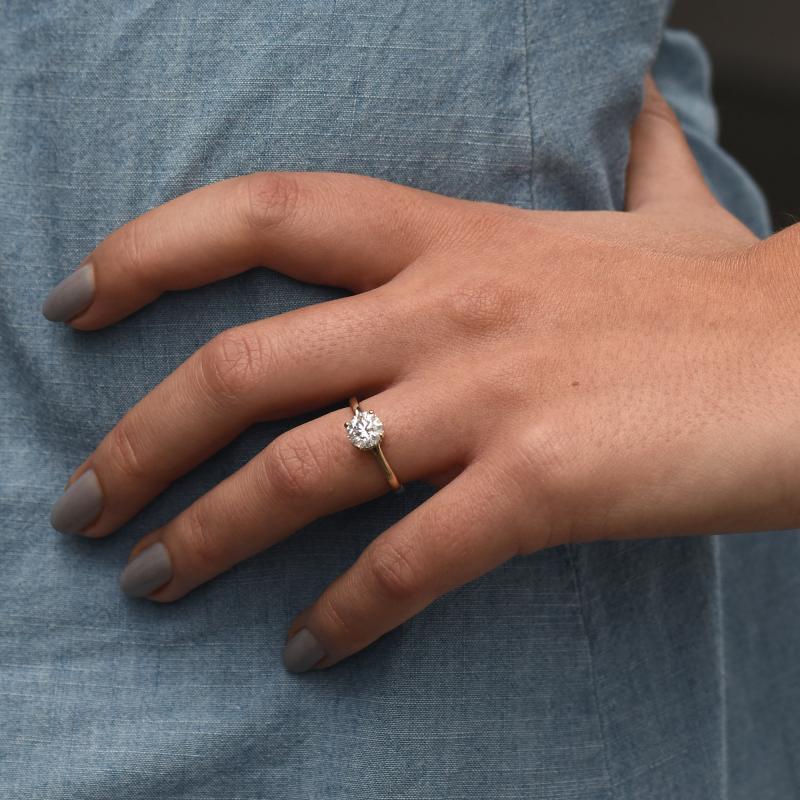 Zlatý zásnubní prsten s diamanty 75702
