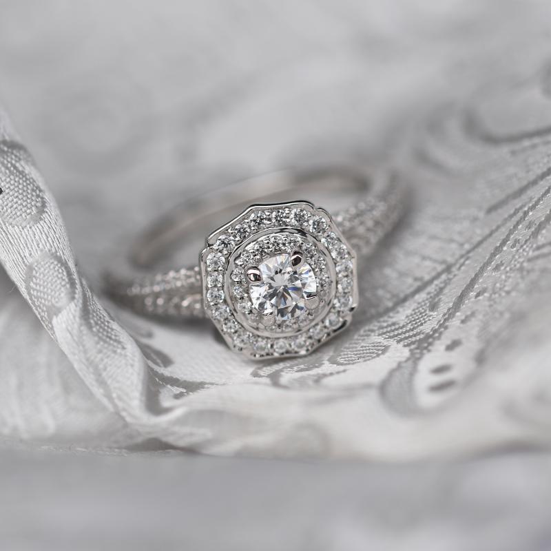 Extravagantný zásnubný prsteň s diamantmi 79392
