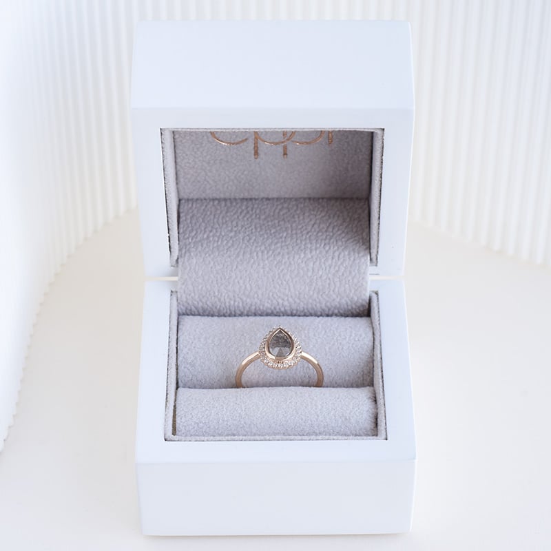 Prsten s diamantem a diamanty 96402