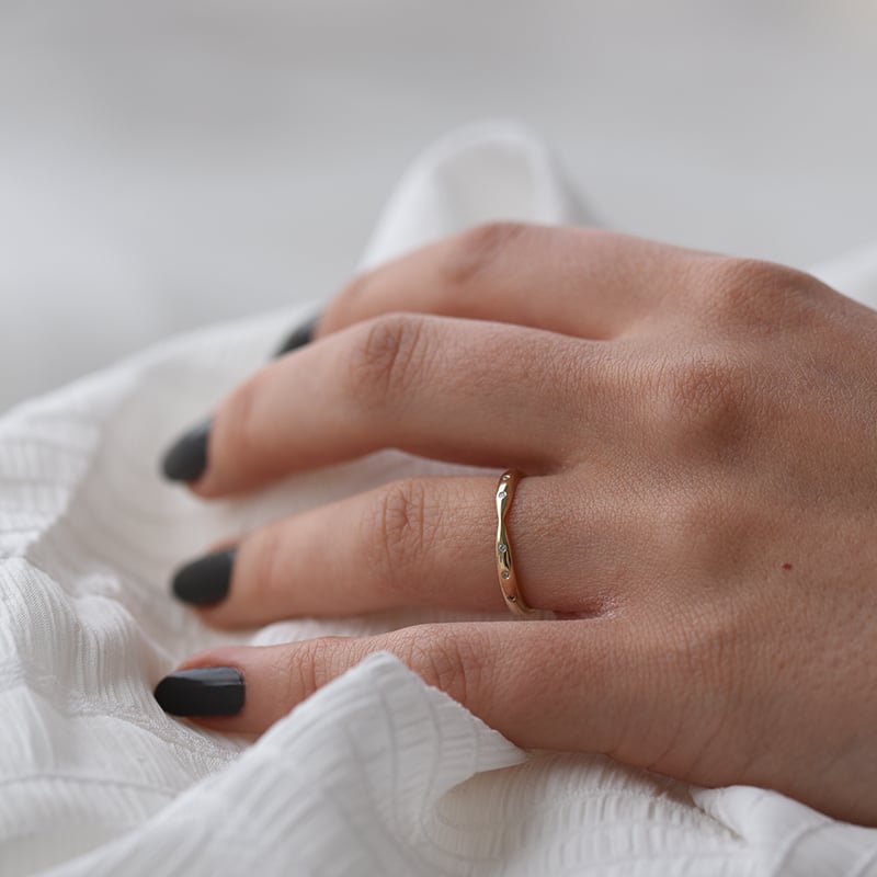 Minimalistický eternity prsteň s lab-grown diamantmi Ovone 101363