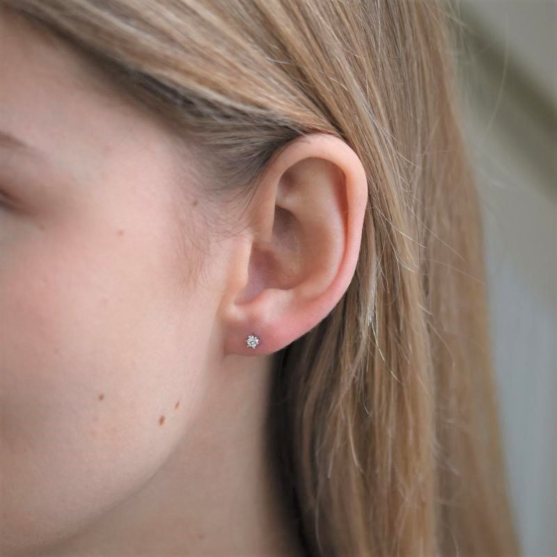 Minimalistické náušnice s moissanitmi Sezane