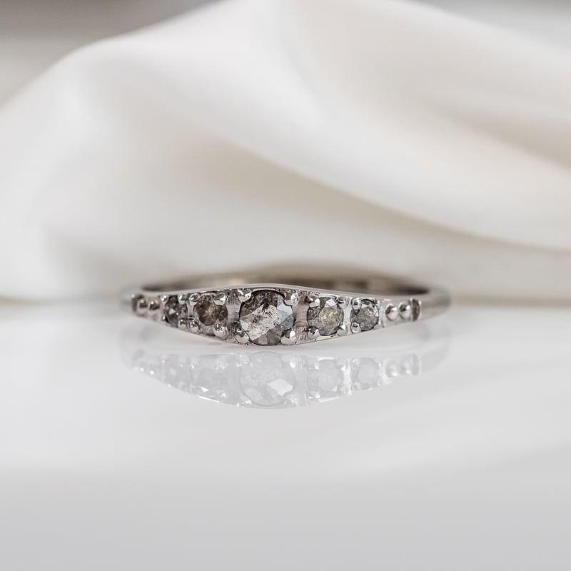 Prsteň so salt and pepper diamantmi Hermina