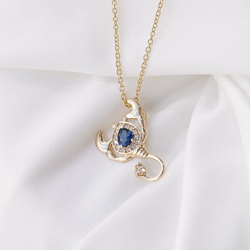 Zlatý prívesok v znamení Škorpióna so zafírom a diamantmi Scorpio 122793