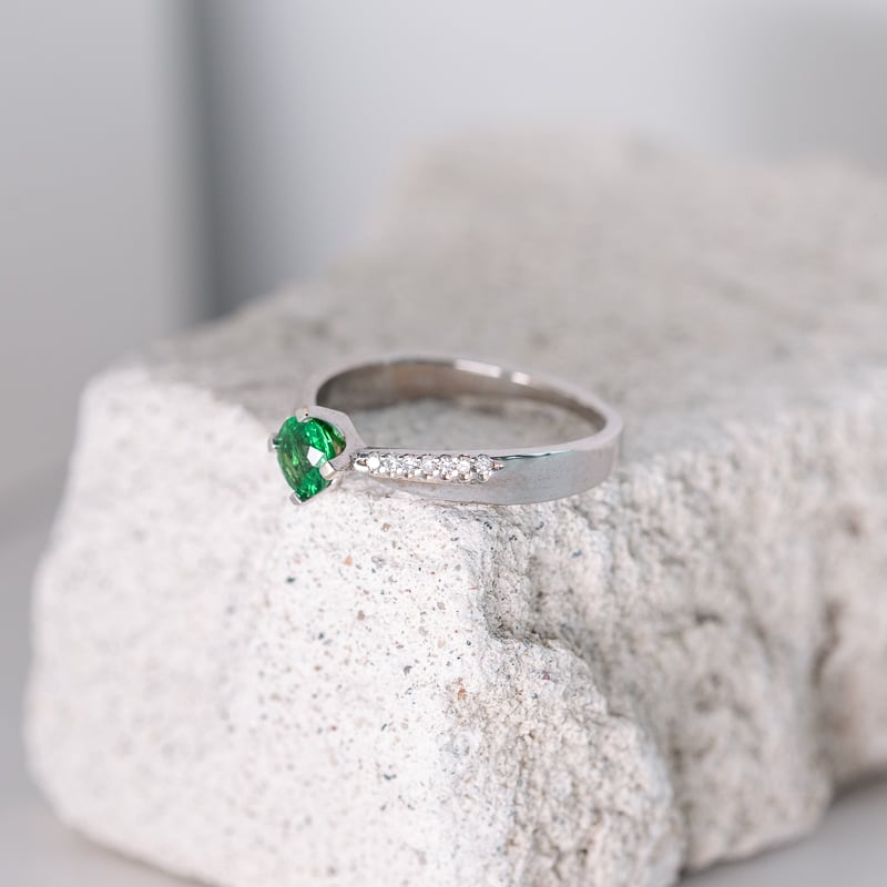 Zlatý prsteň s tsavorit granátom a diamantmi Sanely 124393