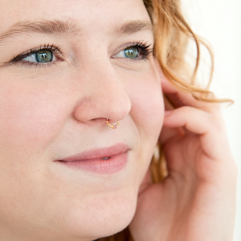 Zlatý septum piercing s ametystom Safi