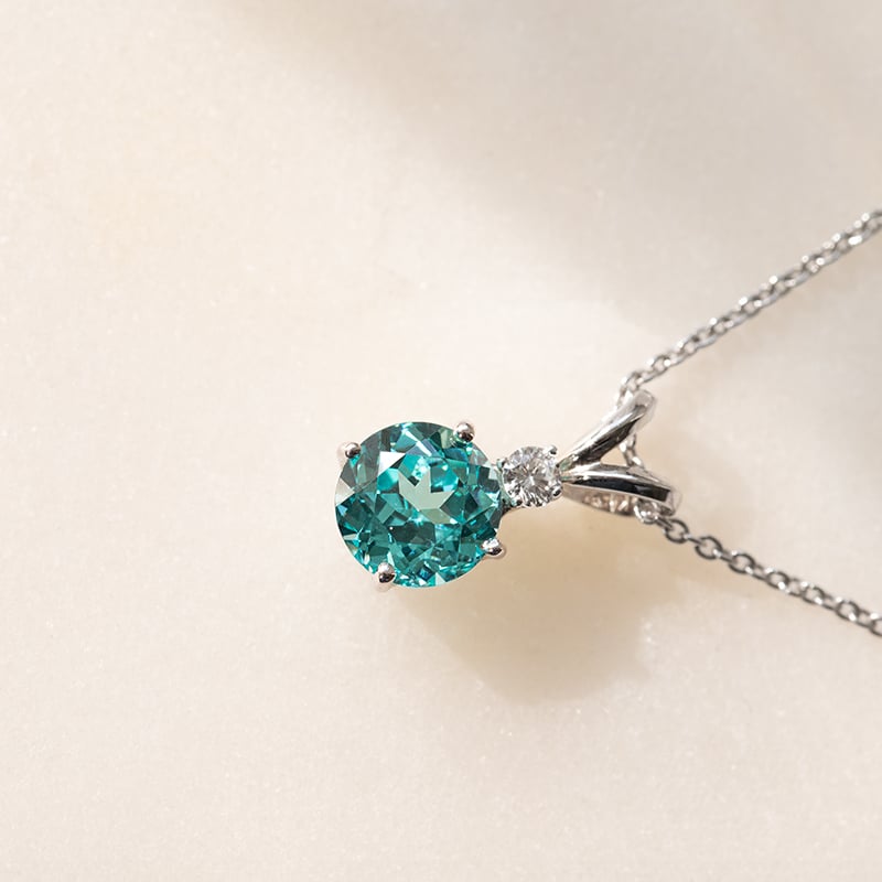 Zlatý prívesok s okrúhlym lab-grown paraiba turmalínom a diamantom Bernardo 136943